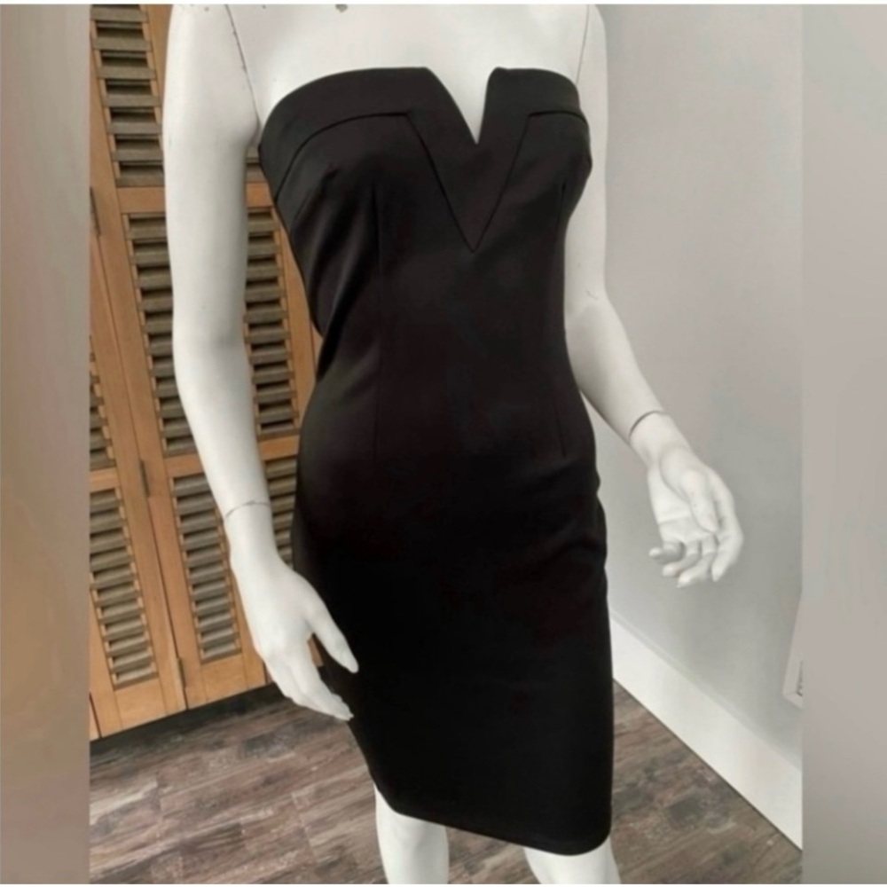 Sleek Black Strapless Sheath Dress for Cocktail